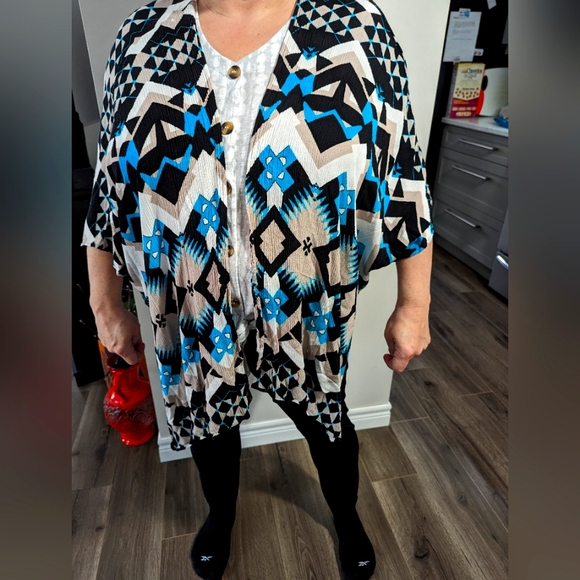 Bethany Mota for Aeropostale. Cardigan shawl. Rayon.  Aztec like pattern. - Picture 1 of 3